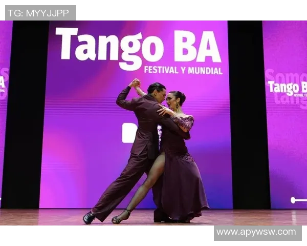 足球明星璀璨舞台展现激情与技艺的精彩表演盛宴 足球明星璀璨舞台展现激情与技艺的精彩表演盛宴