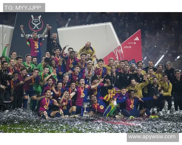 足球明星侧脸海报展现运动魅力与个性风采的完美结合